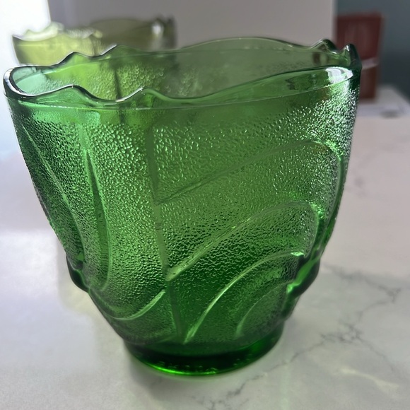 E O Brody Co. 2 Vintage Green Dépression Era Glass Bowls Cleveland, OH 4.5”x4.7” - Picture 5 of 5